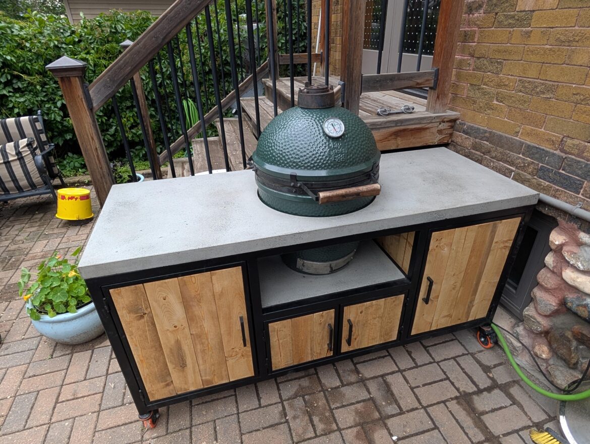 Nest for a large egg