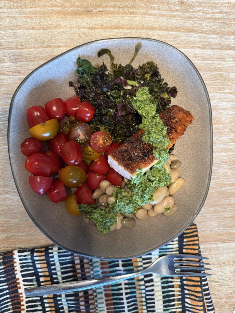 🍽️ Salmon, cranberry beans, greens, and tomatoes + a spicy herb sauce