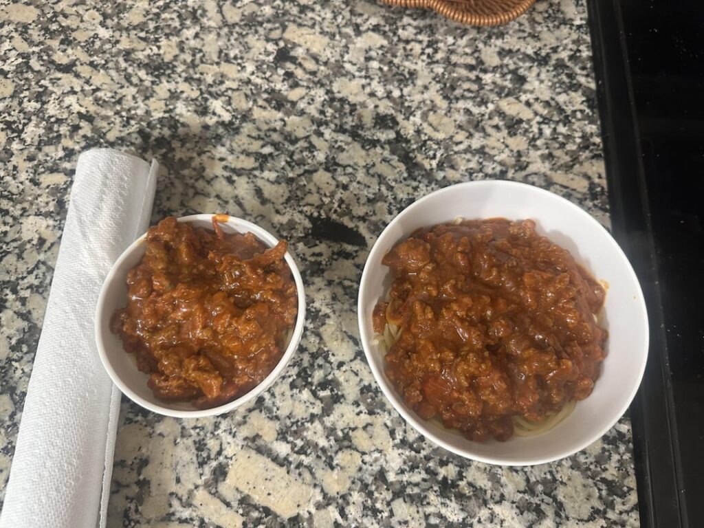 calories in spaghetti bowl on the left?