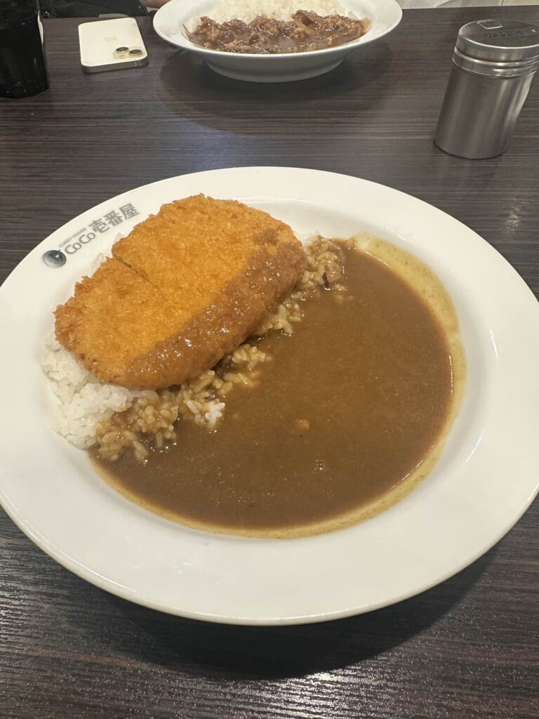 Trying the two biggest Curry Chains in Japan - CoCo Ichibanya & Go Go Curry