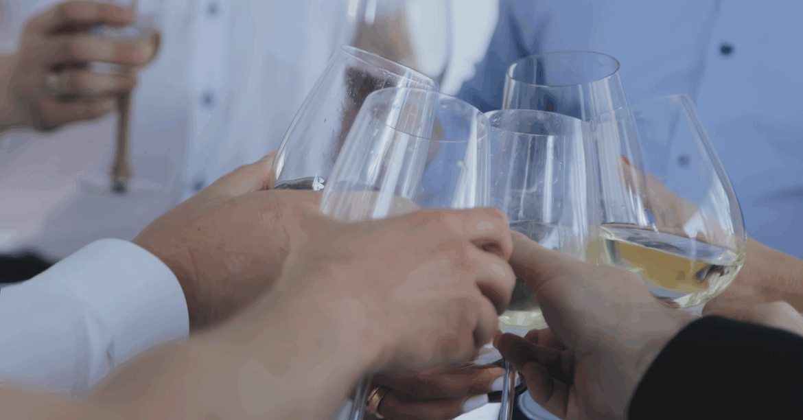 Winemakers race to perfect mid-strength wine as Aussie tastes change