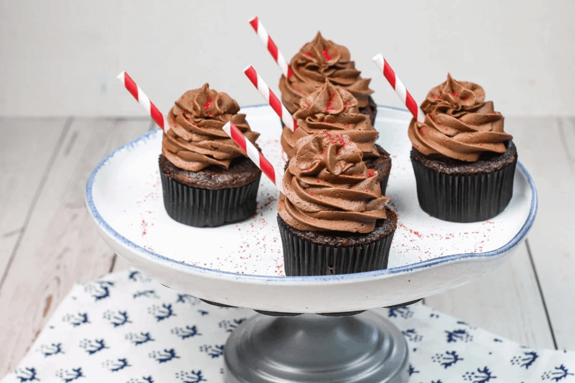 Dr. Pepper Cupcakes & Frosting (Yellow Cake Mix!)