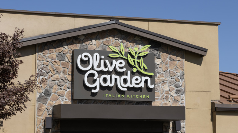 The outside of an Olive Garden
