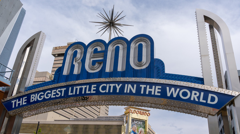 Reno welcome gate and sign