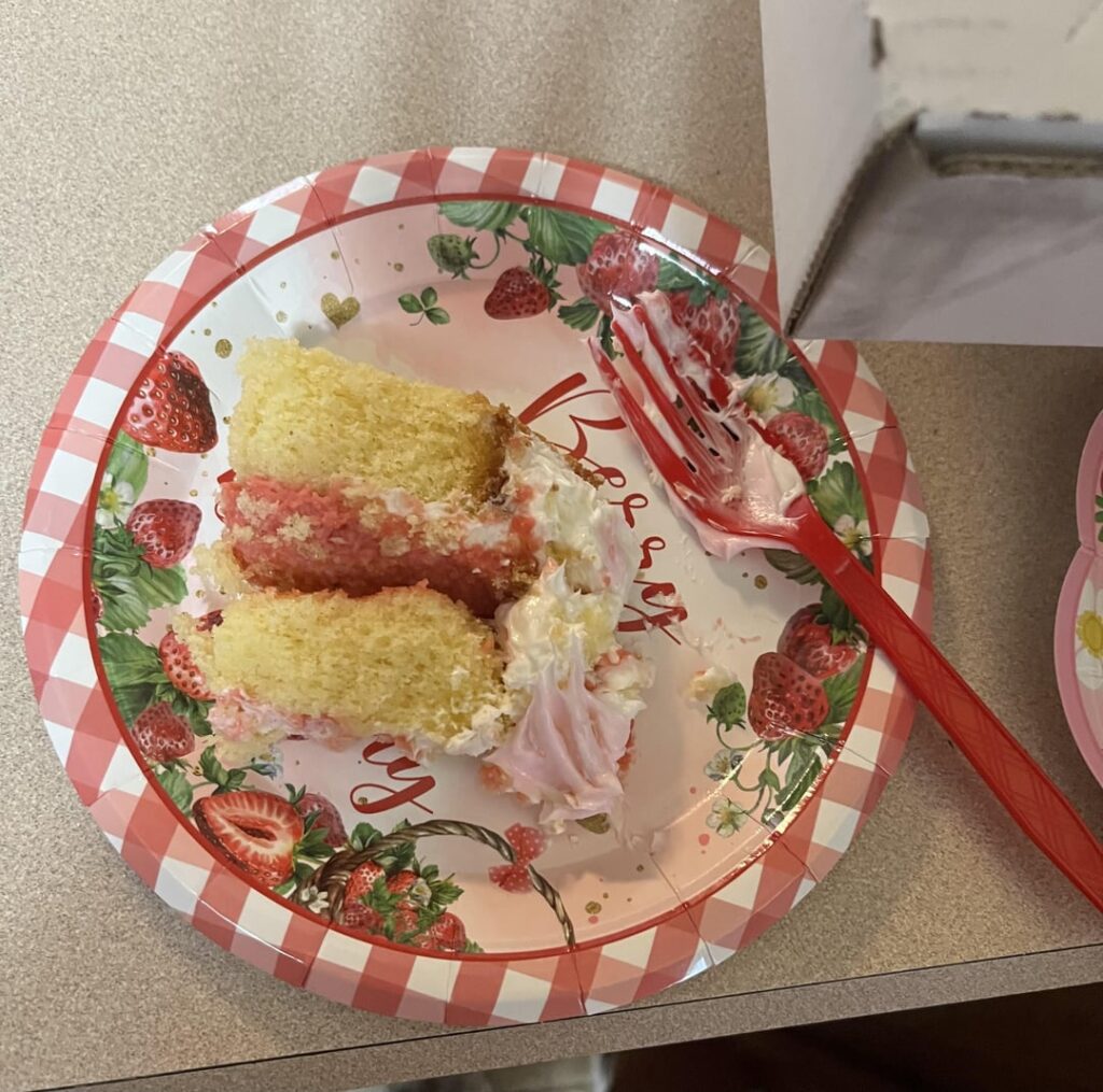 Vanilla cake with strawberry moose?