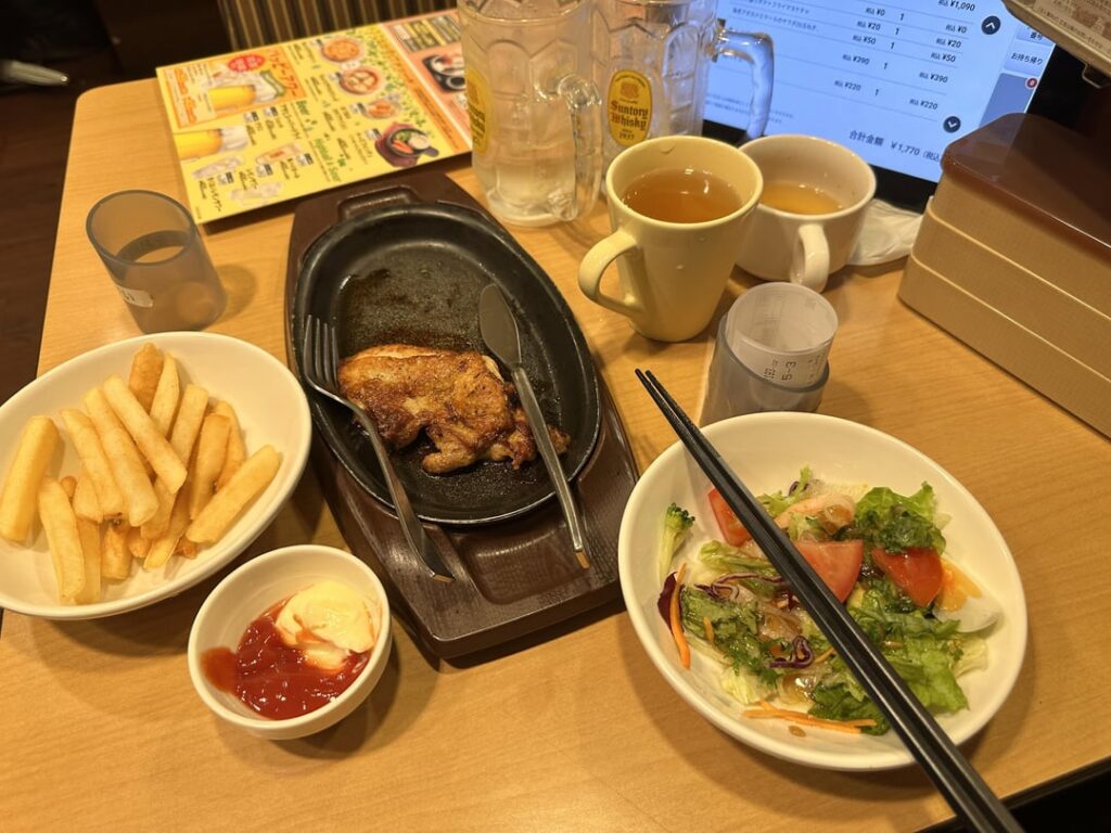 This only cost ¥900 at ガスト(Gasuto)