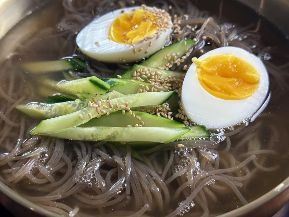 Super Easy Cold Noodles (Naengmyeon)