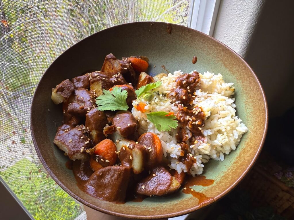 Mole Poblano con papas y zanahoria(made in molcajete)