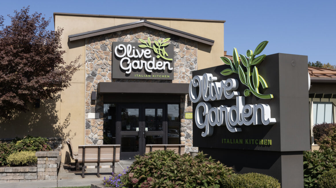 The Major Issue With Olive Garden's Tour Of Italy Dish