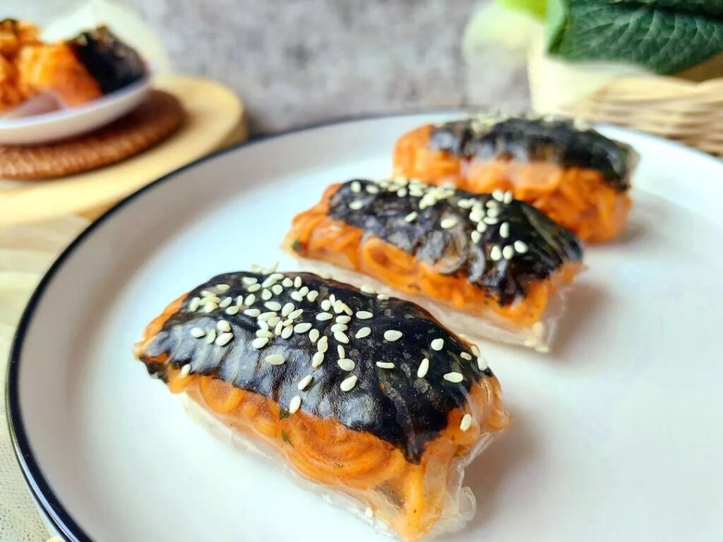 Spicy Instant Rice Noodle Paper Roll