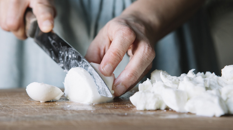 Slicing mozzarella cheese