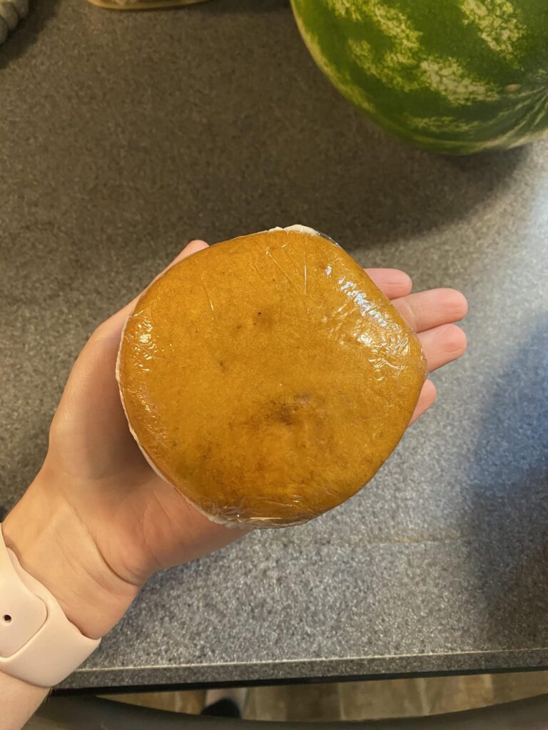 Calories for pumpkin vanilla whoopie pie?