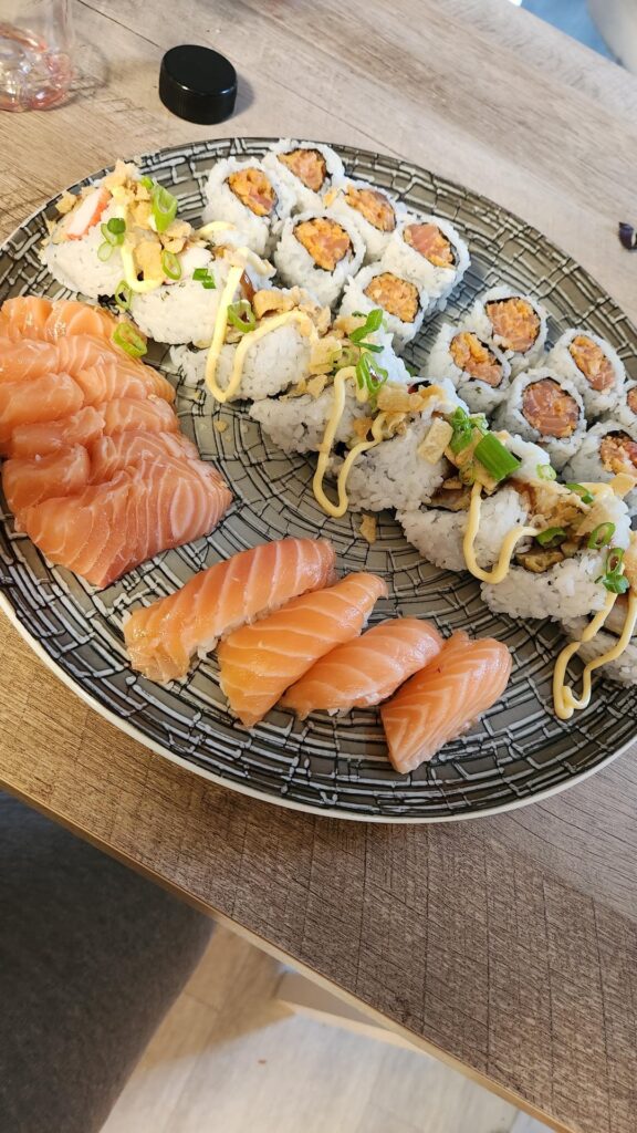 Another solid weekend of dynamite and spicy salmon rolls.