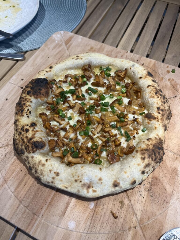 Chanterelle pizza, 100% sourdough