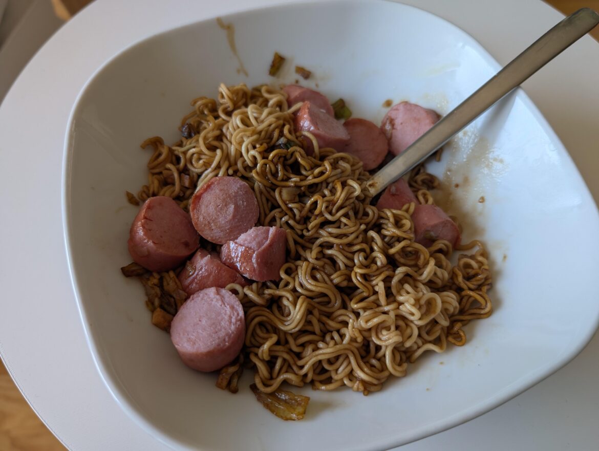Soba cup noodles with turkey sausage