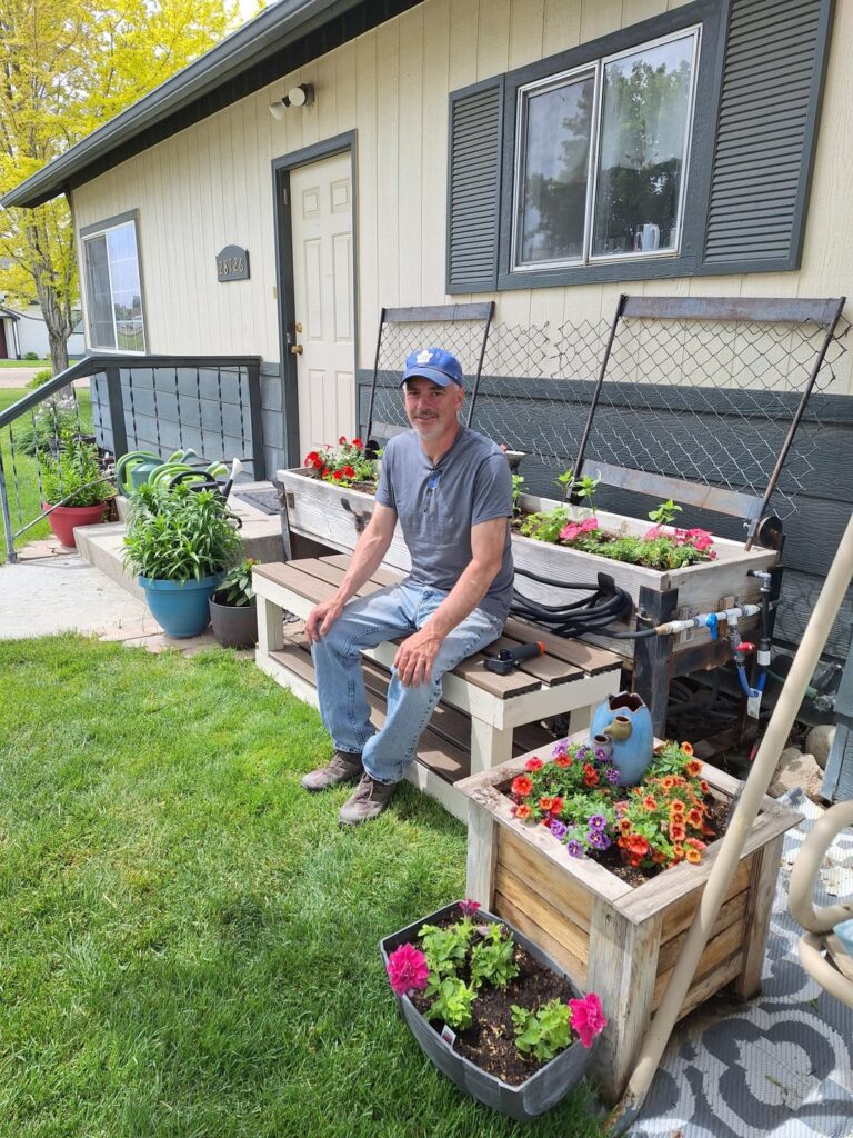 I made a garden bench last week-end.