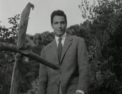 Playgirls-and-the-Vampire-graveside