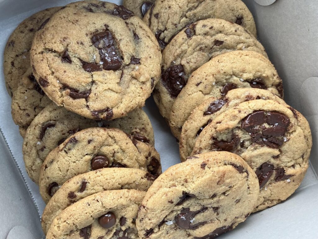 God I wish you could smell these 🤤 Brown Butter + Sea Salt Chocolate Chip Cookies by u/jkxs2