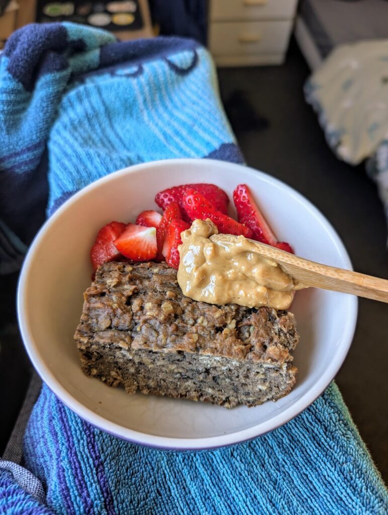 Protein banana bread with strawberries and pb 🍌🍓🥜