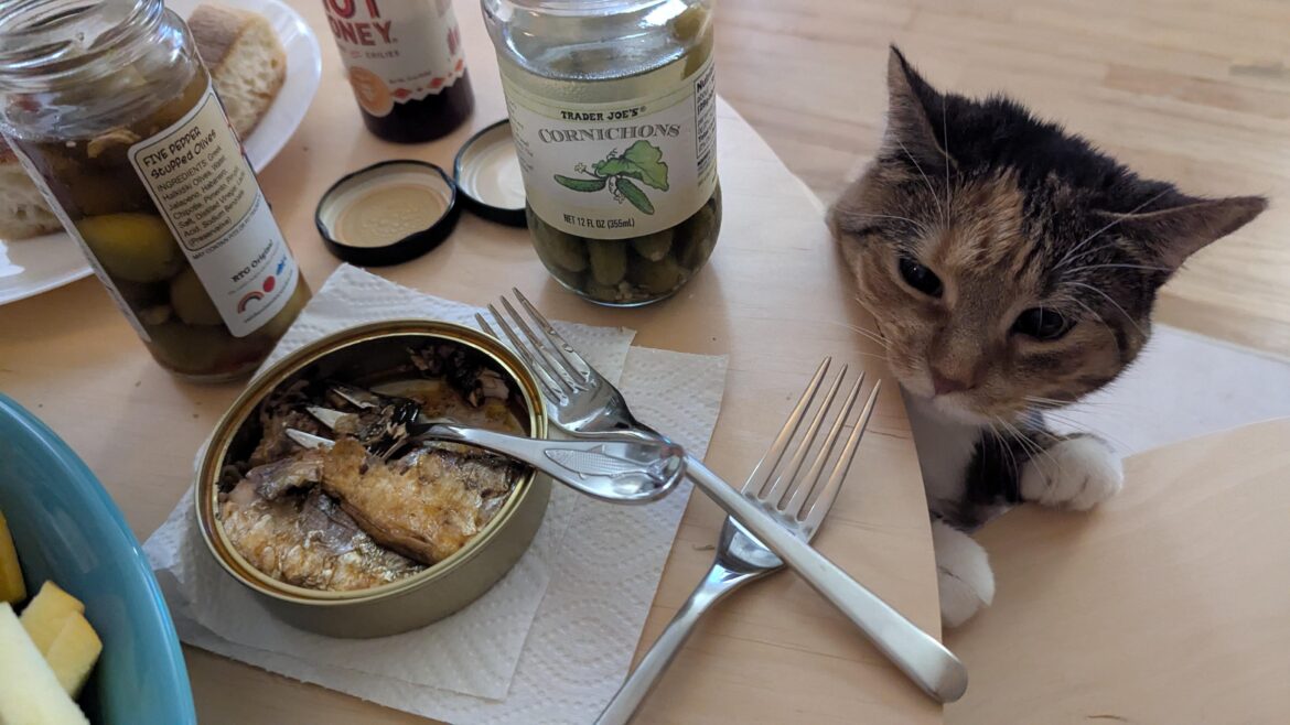 Finally opened my Güeyu Mar Colas en Escabeche tin and they were the talk of the town