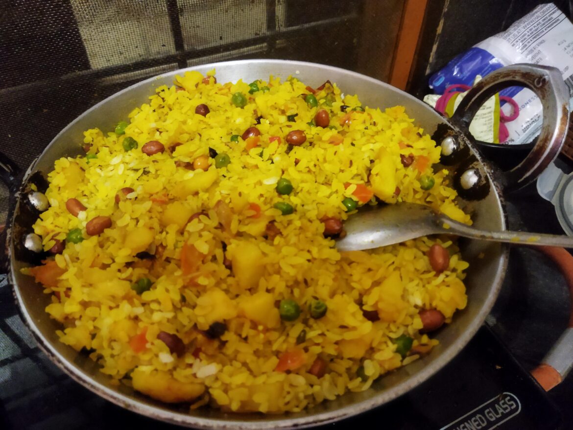 My roommate made this delicious 😋 one....( Poha)