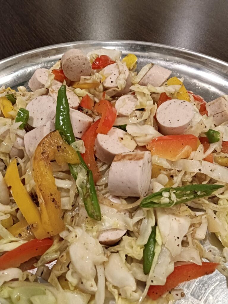 Cabbage "Noodles" &  Bell Pepper Stir Fry with Chicken Sausages 400 calories