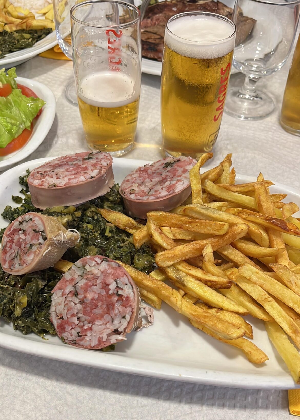 Maranho with fries and sauteed cabbage