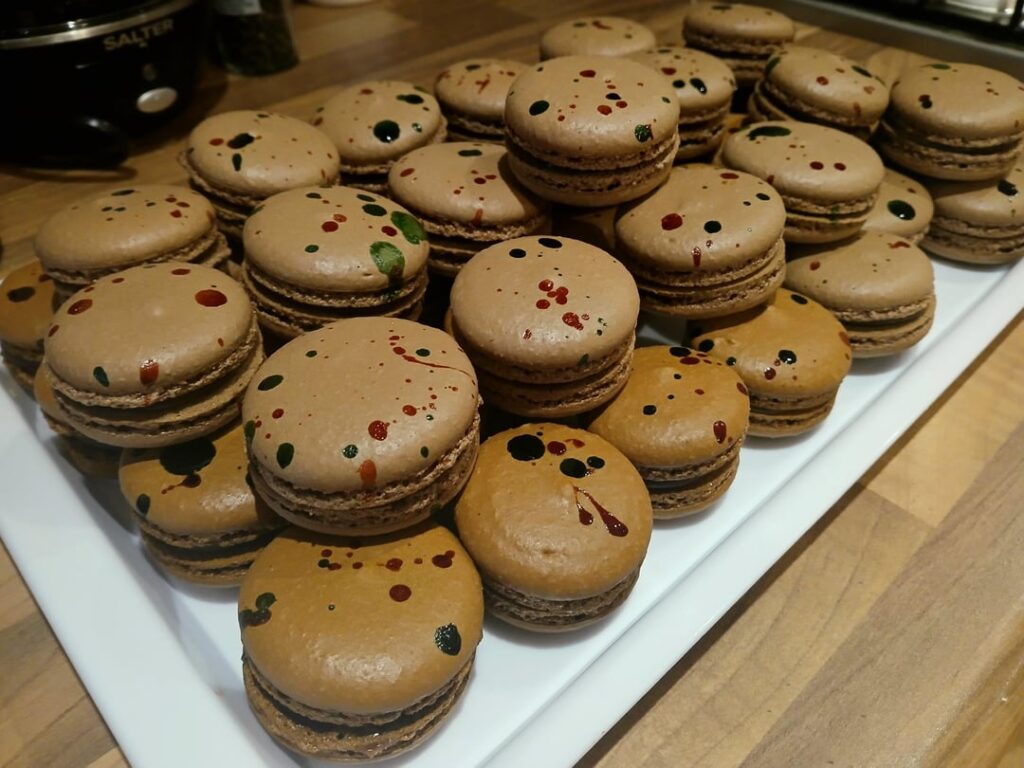 Finally got around to making Dubai chocolate macarons