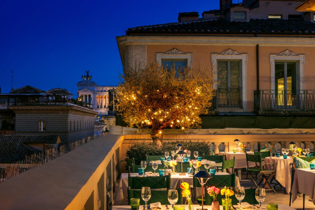 singer-palace-at-night