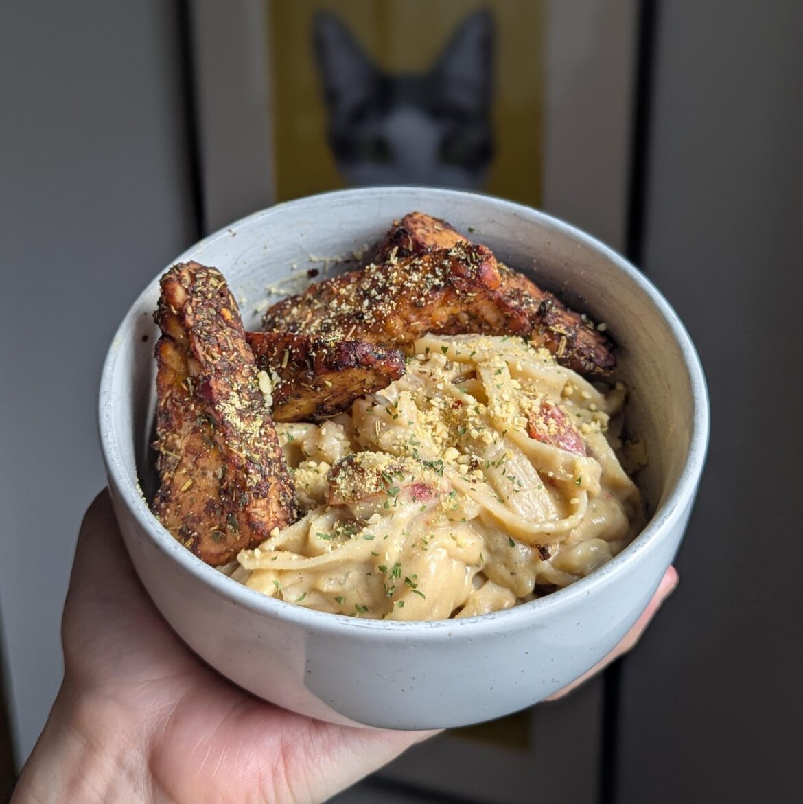 spicy garlic cream fettuccine with roasted tomatoes and herbed tempeh.