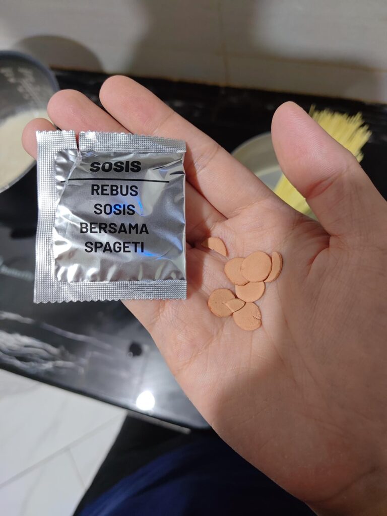 The most depressing looking "sausage" for a spaghetti ever