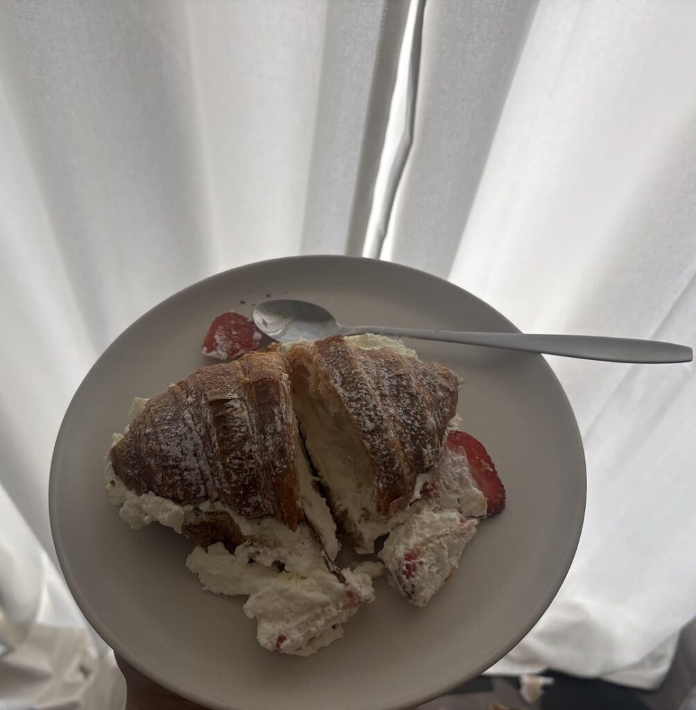 Calories in this strawberry croissant?