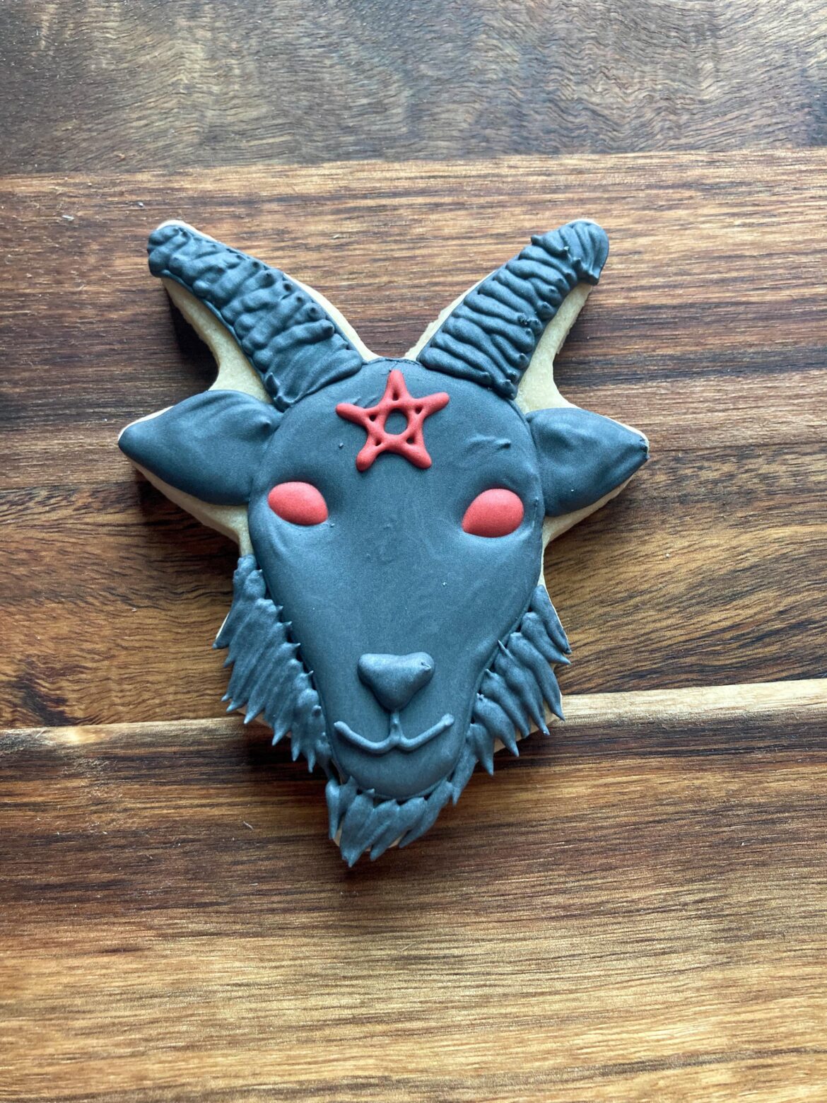 I bought Ann Clark’s krampus cookie cutter a while ago because I pictured it as baphomet/black Philip. Finally got to try it out!