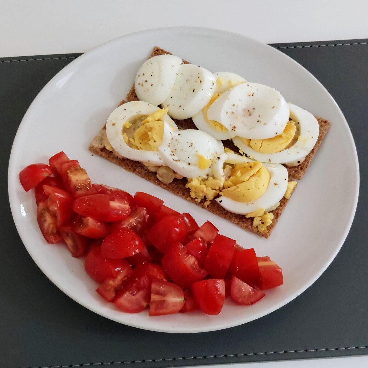 A hard-boiled egg trying to be fancy