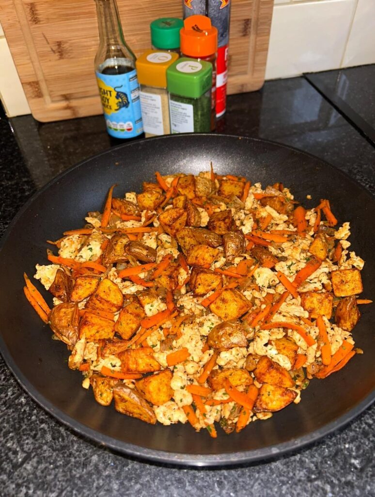 Large serving of spicy turkey mince & veg with crispy potatoes. 446 cal / 41g protein.