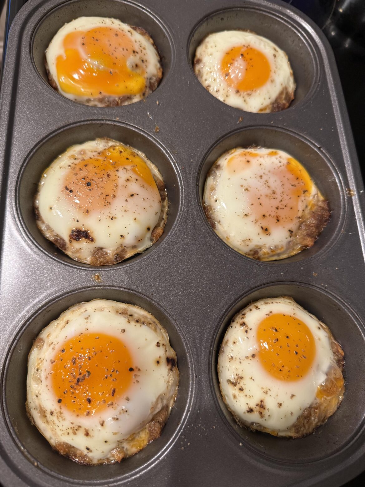 Meatloaf cupcakes… and I putaneggonit