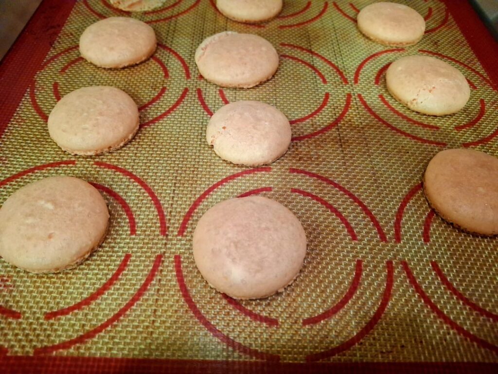 Strawberry macaron troubleshooting/help? Strawberry macaron troubleshooting/help?