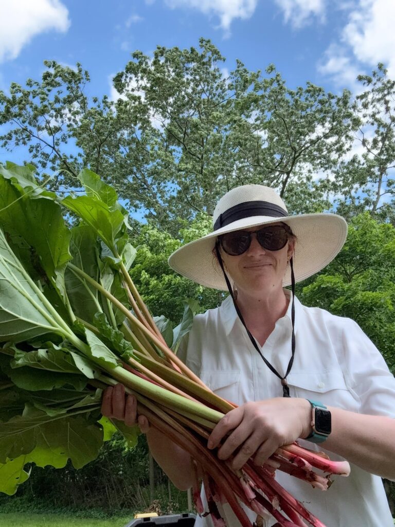 Posing with my rhubarb like men do with fish 🤣