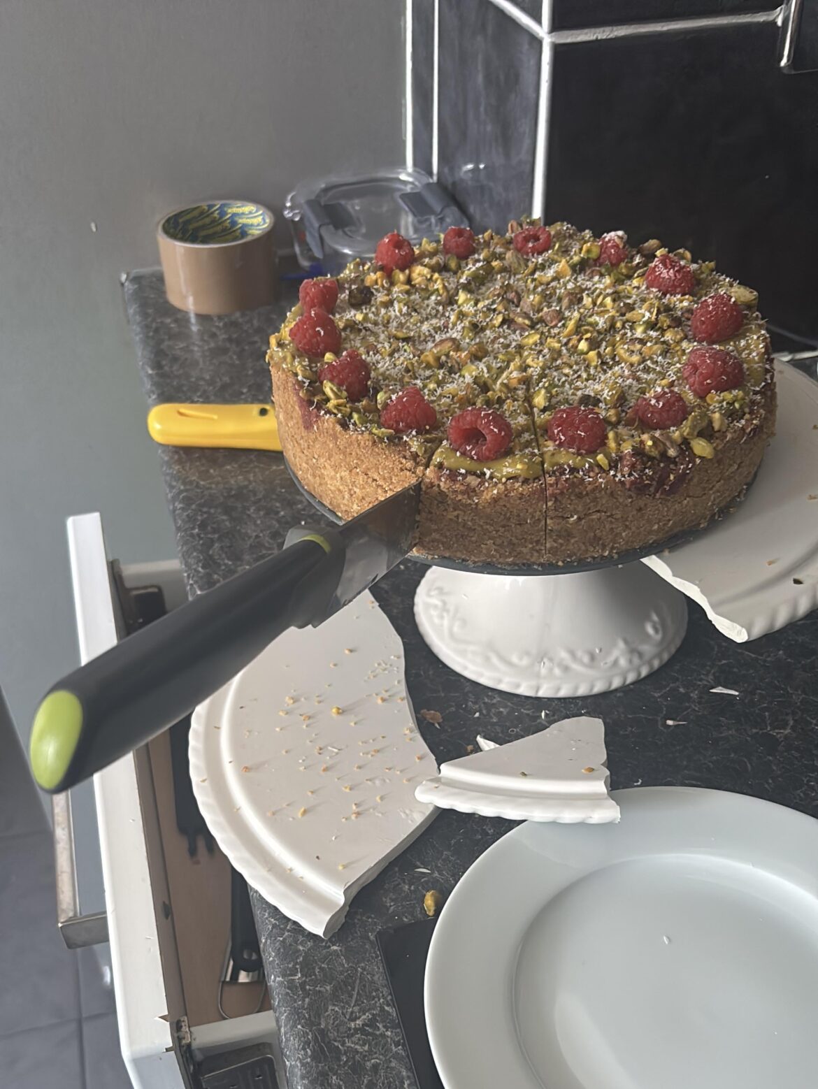 How do you cut a cheesecake?😅