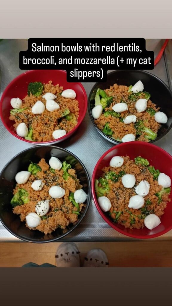 Let's be real the moment I found out I could make essentially adult chicken tenders and potatoes and still lose weight I wasn't gonna go back (but gyomu give me back my potatoes)