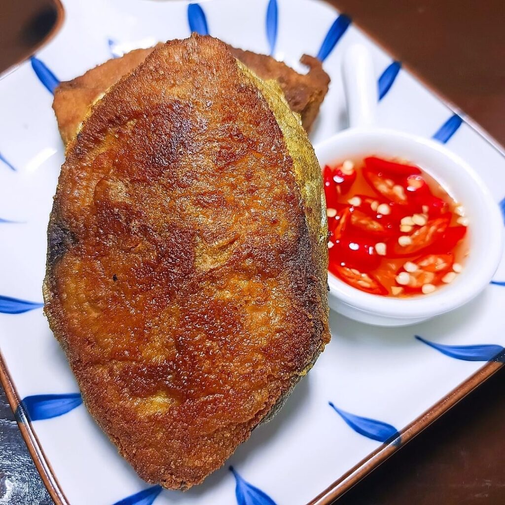 Crispy Turmeric Batang Steak with a few favourite side dishes and rice porridge ❤️🤗