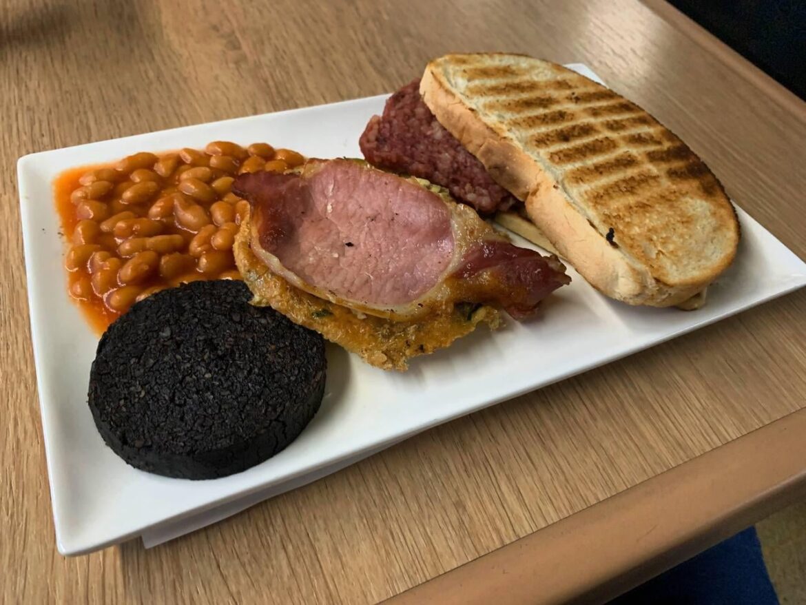 🚂 Full Scottish on the train