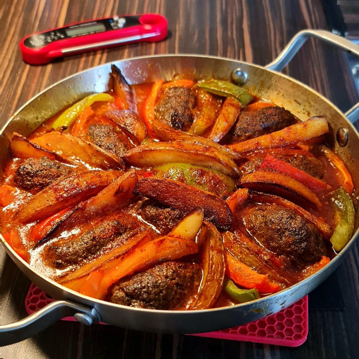 Kofta kebab, peppers and potato in a tomato and garlic sauce (Kofta b Sayniyeh)