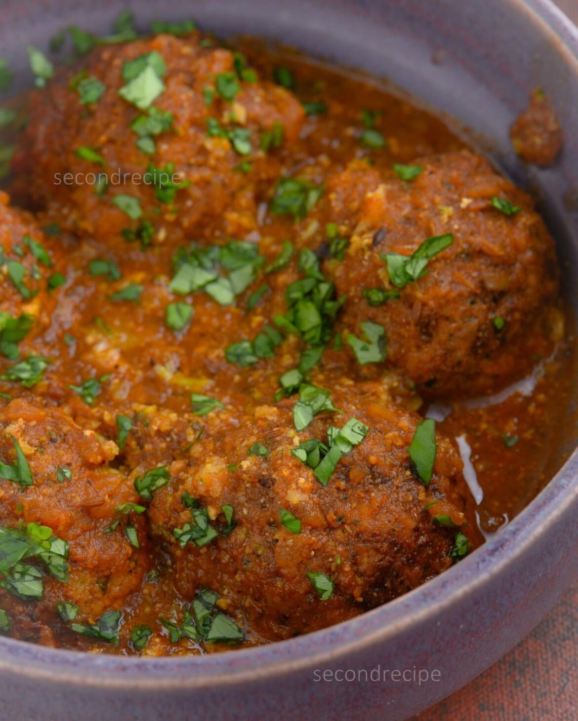 Broccoli and Tofu kofta in airfryer, cooked in a tomato & onion gravy