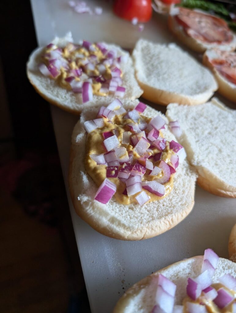 Onions should always be the firstto hit the tongue in a sandwich