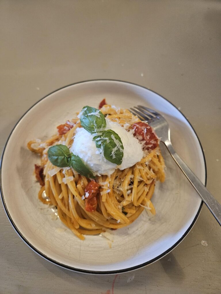 Spaghetto quadrato with cherry tomatoes, garlic and basel.