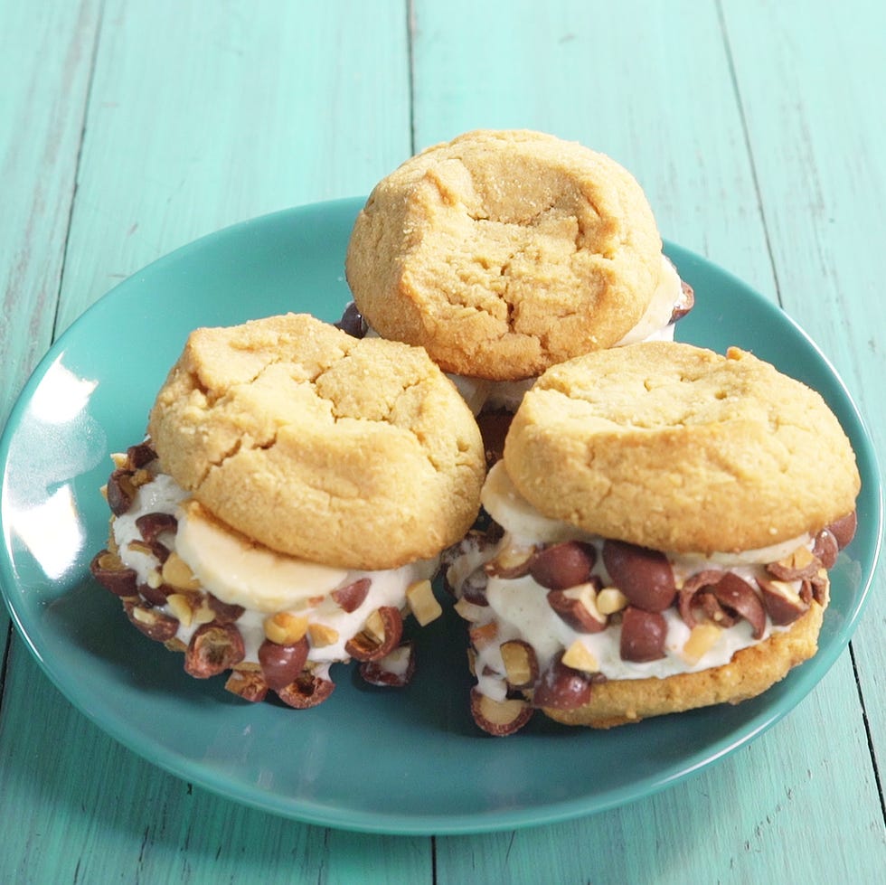 food, finger food, cuisine, baked goods, dessert, ingredient, dish, plate, tableware, recipe,