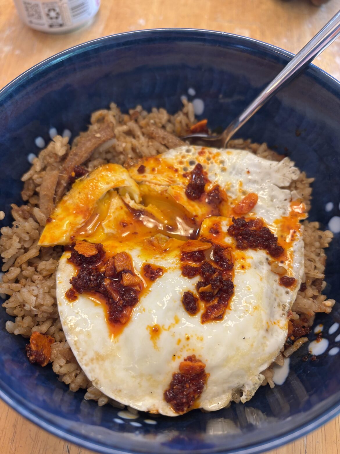 Eel Rice made in the rice cooker with a runny fried egg and chile-garlic crisp on top 💙