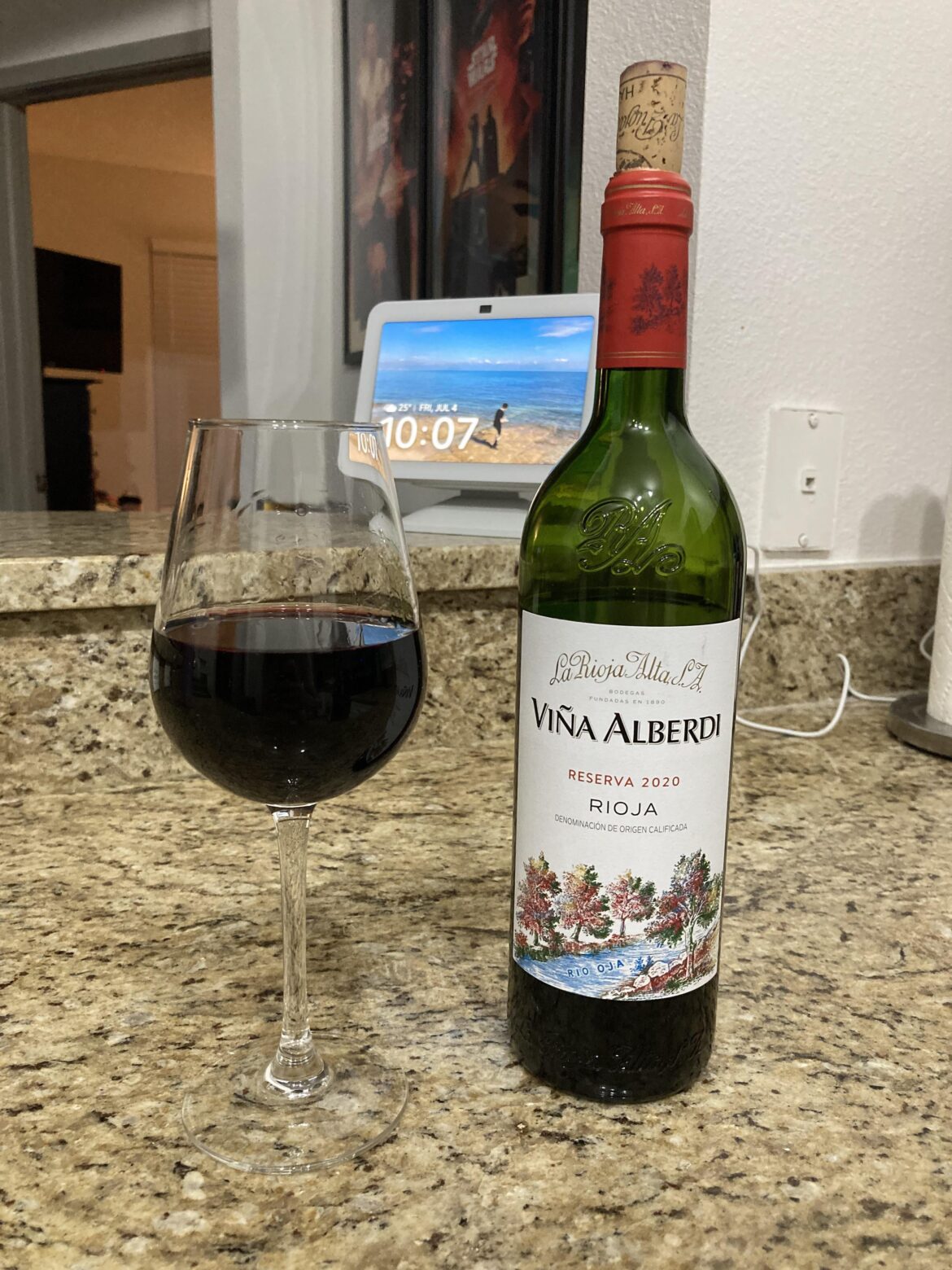 Tonight’s pour as per a recommendation from a fellow r/wine subber!