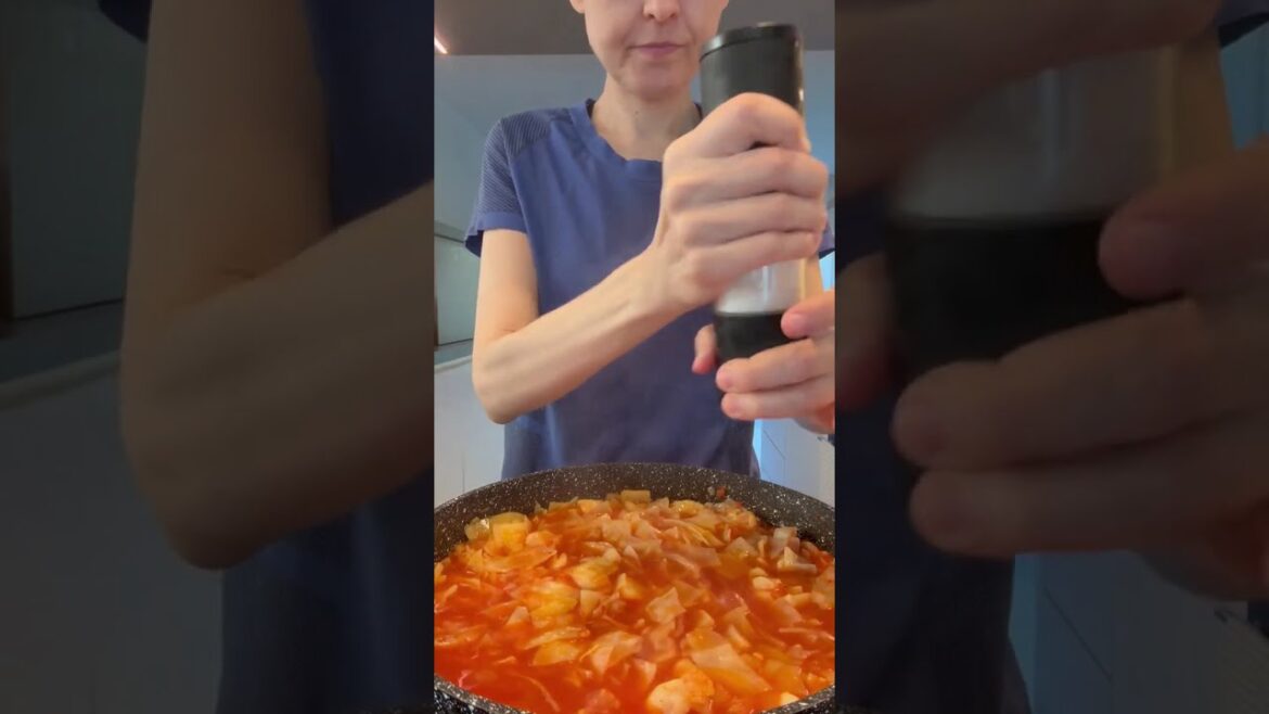 Lahanorizo (greek cabbage with rice) Lahanorizo (greek cabbage with rice)